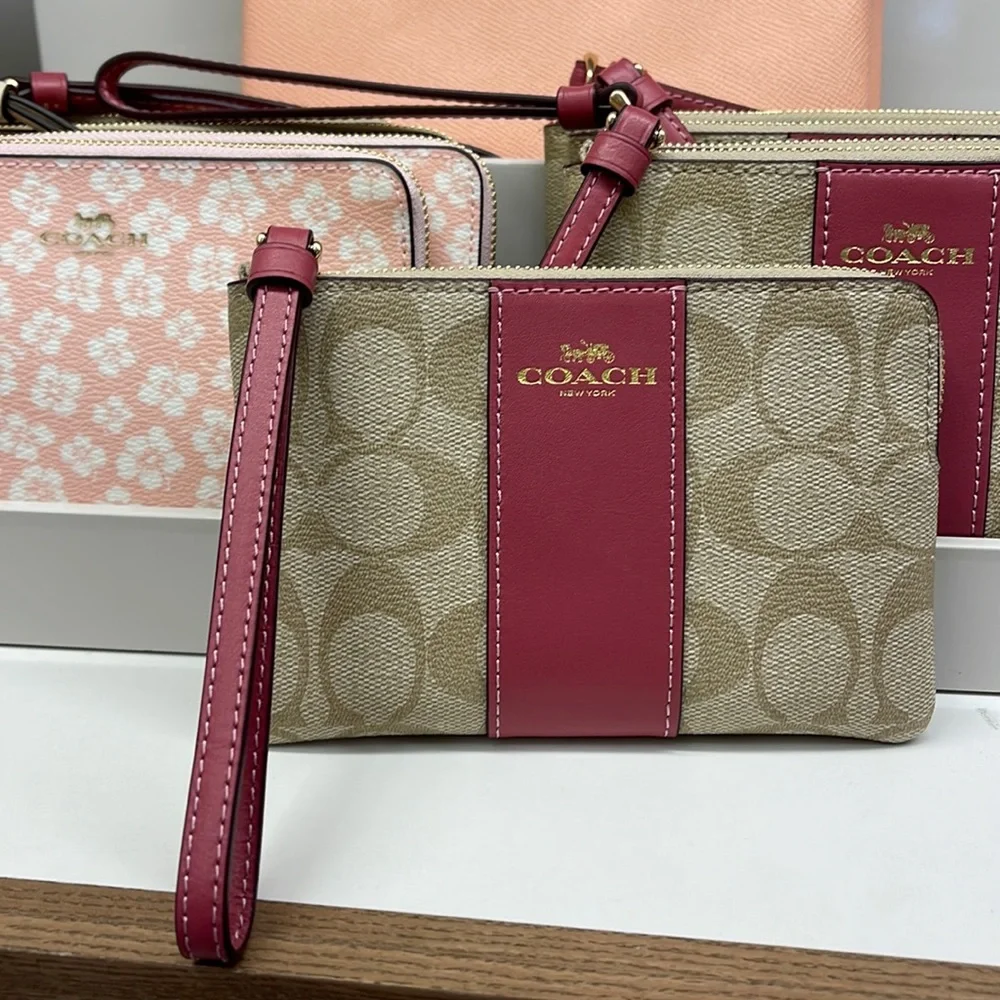 Coach Corner Zip Wristlet In Signature Canvas IM/Khaki Multi /Rouge - Picture 1 of 16